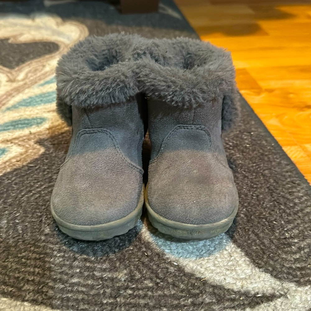 Toddler slippers. Size 5, color gray.